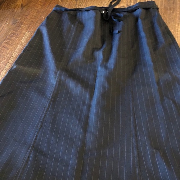 Size 6 J crew pinstripe skirt - Picture 3 of 4